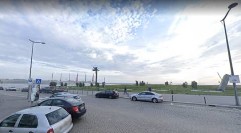 Moradia de Luxo V4 Foz do Douro com piscina, jardins e 4 suites