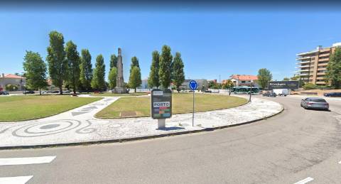 Moradia de Luxo V4 Foz do Douro com piscina, jardins e 4 suites