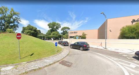 Moradia de Luxo V4 Foz do Douro com piscina, jardins e 4 suites