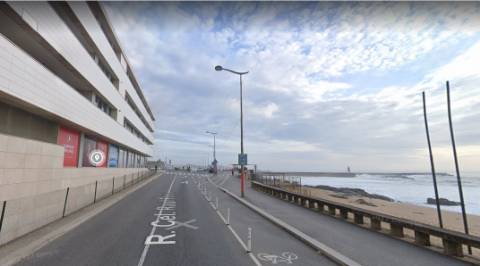 Moradia de Luxo V4 Foz do Douro com piscina, jardins e 4 suites