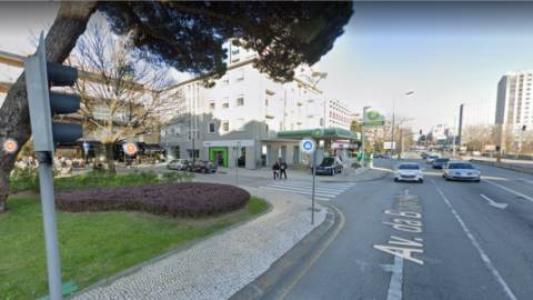 Moradia de Luxo V4 Foz do Douro com piscina, jardins e 4 suites