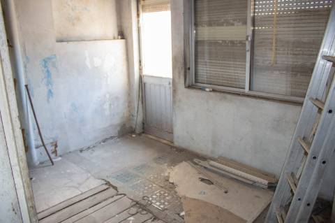 Prédio Porto Antas para reconstruir com 2 pisos e possibilidade para mais 4 andares