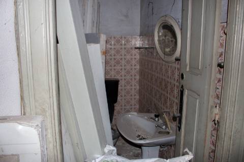 Prédio Porto Antas para reconstruir com 2 pisos e possibilidade para mais 4 andares