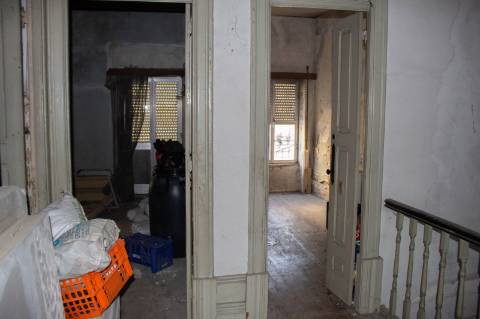 Prédio Porto Antas para reconstruir com 2 pisos e possibilidade para mais 4 andares