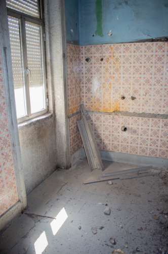 Prédio Porto Antas para reconstruir com 2 pisos e possibilidade para mais 4 andares