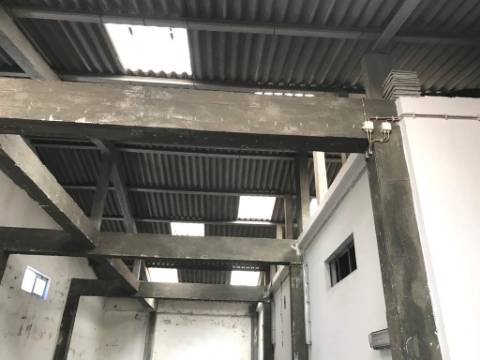 Grande Armazém Maia com 2 logradouros e portão de acesso a TIR