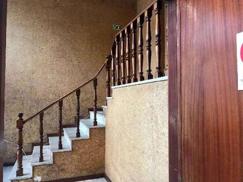 Armazém Cucujães/Aveiro com WC e escritório