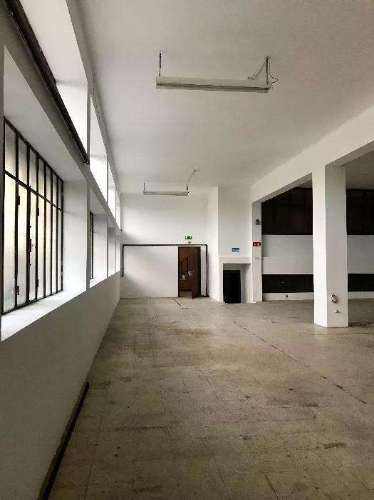 Armazém Cucujães/Aveiro com WC e escritório