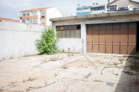 Armazém para recuperar em Paranhos