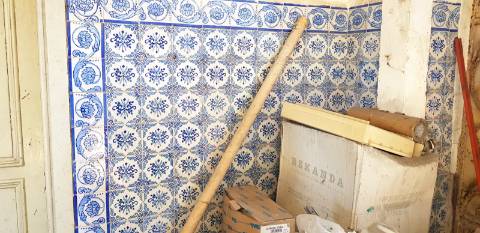 Excelente prédio na ARU Valadares - Junto à Estação Lic. Habitação, comércio.