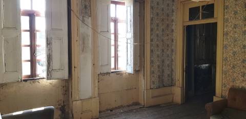 Excelente prédio na ARU Valadares - Junto à Estação Lic. Habitação, comércio.