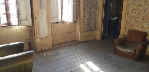 Excelente prédio na ARU Valadares - Junto à Estação Lic. Habitação, comércio.