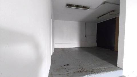 Armazem 250 m2 - 2 wc e escritório Alfena