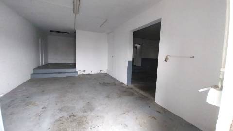 Armazem 250 m2 - 2 wc e escritório Alfena