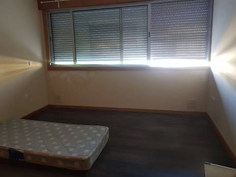 T1+1 Junto ao Pólo Universitário e S. João