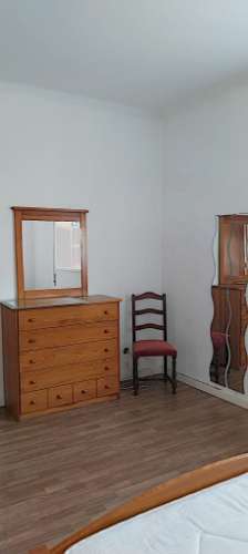 Andar-moradia V1, m,obilado e equipado, transportes e proximo à praia