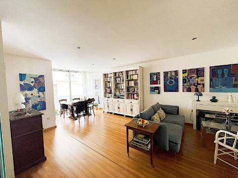 T1 Próximo ao Metro de Francos - Com terraço - Conforto, Requinte e Localização Perfeita!
