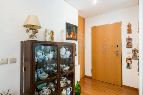 T1 Próximo ao Metro de Francos - Com terraço - Conforto, Requinte e Localização Perfeita!
