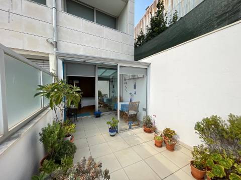 T1 Próximo ao Metro de Francos - Com terraço - Conforto, Requinte e Localização Perfeita!
