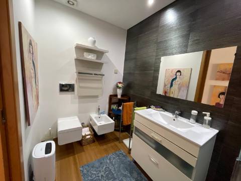 T1 Próximo ao Metro de Francos - Com terraço - Conforto, Requinte e Localização Perfeita!
