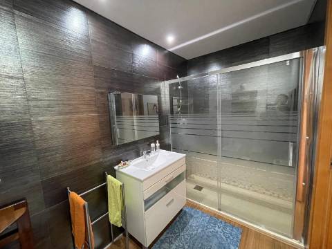 T1 Próximo ao Metro de Francos - Com terraço - Conforto, Requinte e Localização Perfeita!
