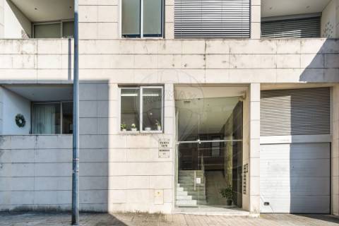 T1 Próximo ao Metro de Francos - Com terraço - Conforto, Requinte e Localização Perfeita!
