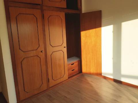 Arrenda T2 | Apartamento com terraço Junto à Igreja da Areosa