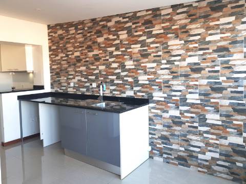 Arrenda T2 | Apartamento com terraço Junto à Igreja da Areosa