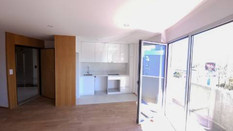 t1 novo, com garagem, varanda-terraço, jardim