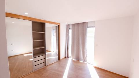 t1 novo, com garagem, varanda-terraço, jardim