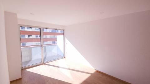 t1 novo, com garagem, varanda-terraço, jardim