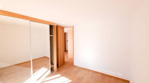 t1 novo, com garagem, varanda-terraço, jardim