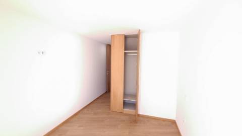 t1 novo, com garagem, varanda-terraço, jardim