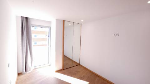 t1 novo, com garagem, varanda-terraço, jardim