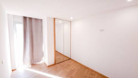 t1 novo, com garagem, varanda-terraço, jardim