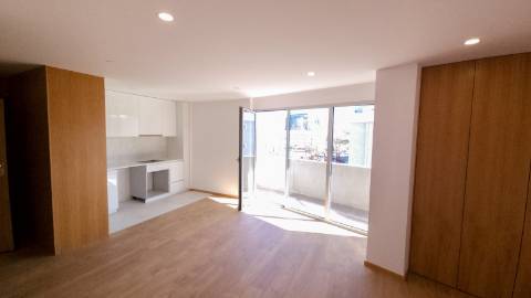 t1 novo, com garagem, varanda-terraço, jardim