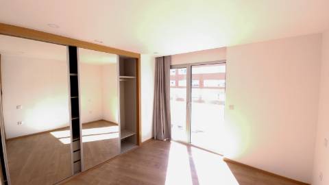 t1 novo, com garagem, varanda-terraço, jardim