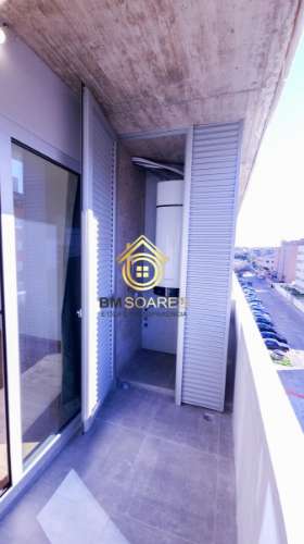 T2 novo - Cond. Fechado, L. garagem, jardim,