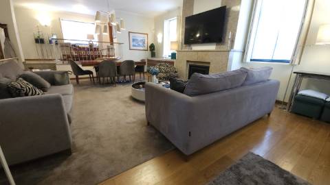 Moradia 4 frentes, jardim, garagem, 3 quartos - Portugal