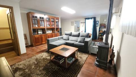 Moradia 4 frentes, jardim, garagem, 3 quartos - Portugal