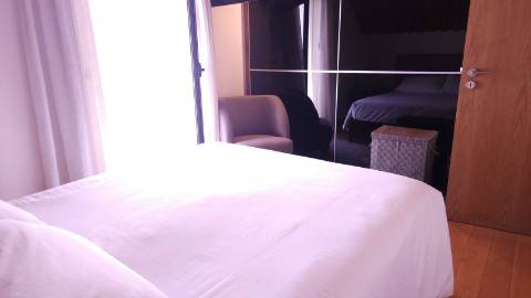 Moradia 4 frentes, jardim, garagem, 3 quartos - Portugal