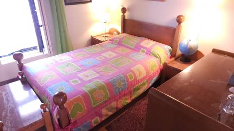 Moradia 4 frentes, jardim, garagem, 3 quartos - Portugal