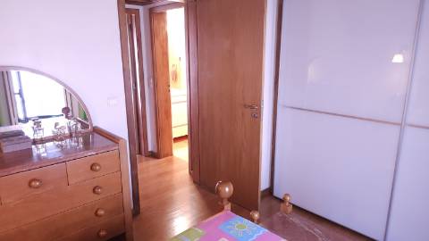 Moradia 4 frentes, jardim, garagem, 3 quartos - Portugal