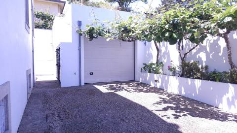 Moradia 4 frentes, jardim, garagem, 3 quartos - Portugal