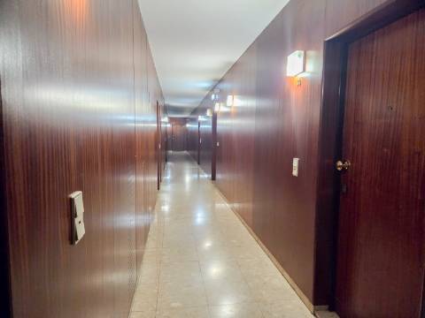 T2 Castelo da Maia, Garagem, Elevador, arrumos , varanda