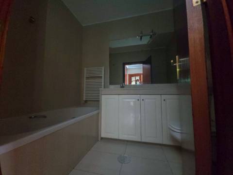 T2 Castelo da Maia, Garagem, Elevador, arrumos , varanda