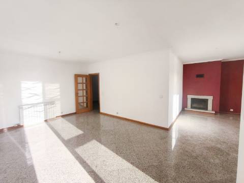 3-Bedroom with Large Terrace, Fireplace, 2 Garages and Suite