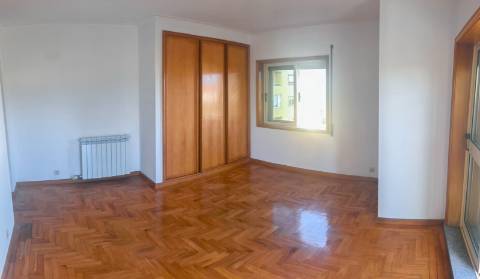 3-Bedroom with Large Terrace, Fireplace, 2 Garages and Suite