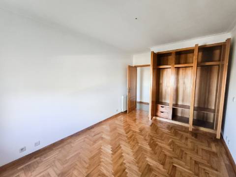 3-Bedroom with Large Terrace, Fireplace, 2 Garages and Suite