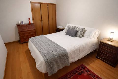 Suíte com despesas em região nobre do Porto